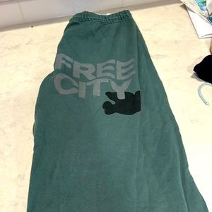 FREE CITY 3/4 length sweats